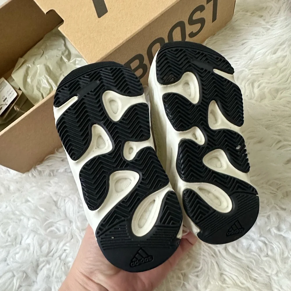 Yeezy boost 700